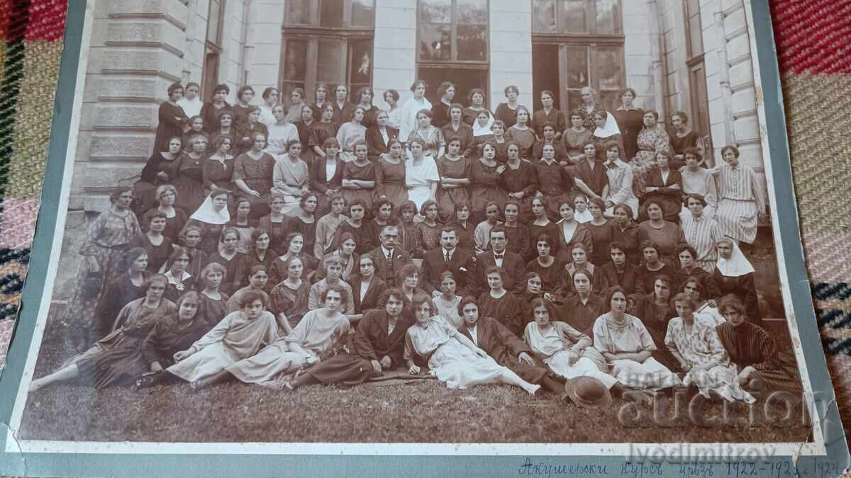 Licitație Fotografie Curs de Moașe din 1922 - 1923, 1924 Carton Licitație Fotografie Curs de Moașe din 1922 - 1923, 1924 Carton