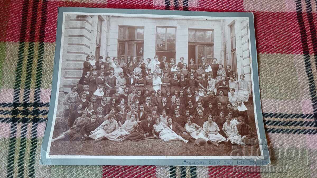 Fotografie Curs de Moașe din 1922 - 1923, 1924 Carton Fotografie Curs de Moașe din 1922 - 1923, 1924 Carton