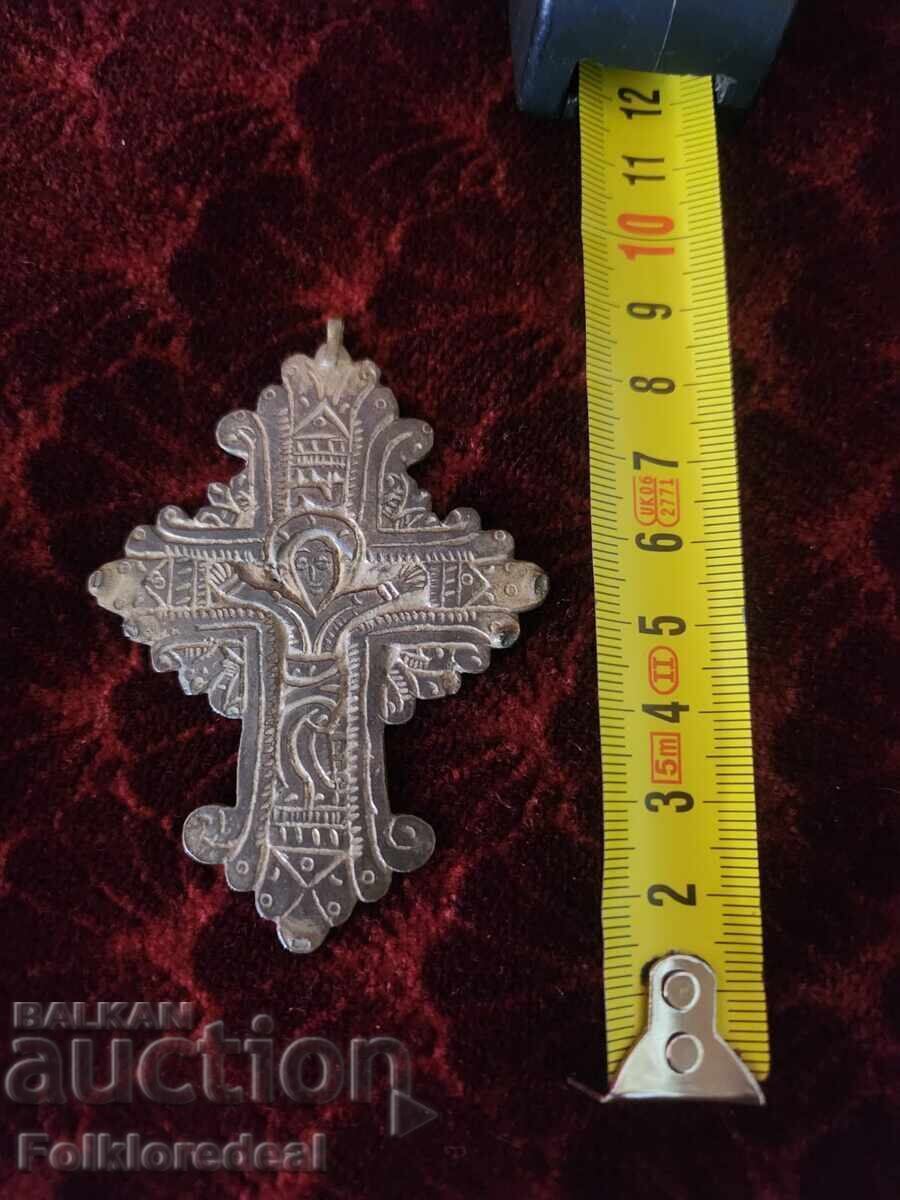 Παράδοση Srebren rachno izraboten krst za nosii od Bitolsko pole