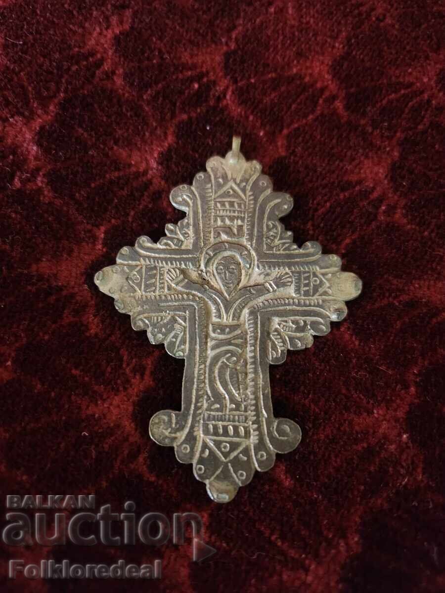 Сребрен рачно изработен крст за носии од Битолско поле