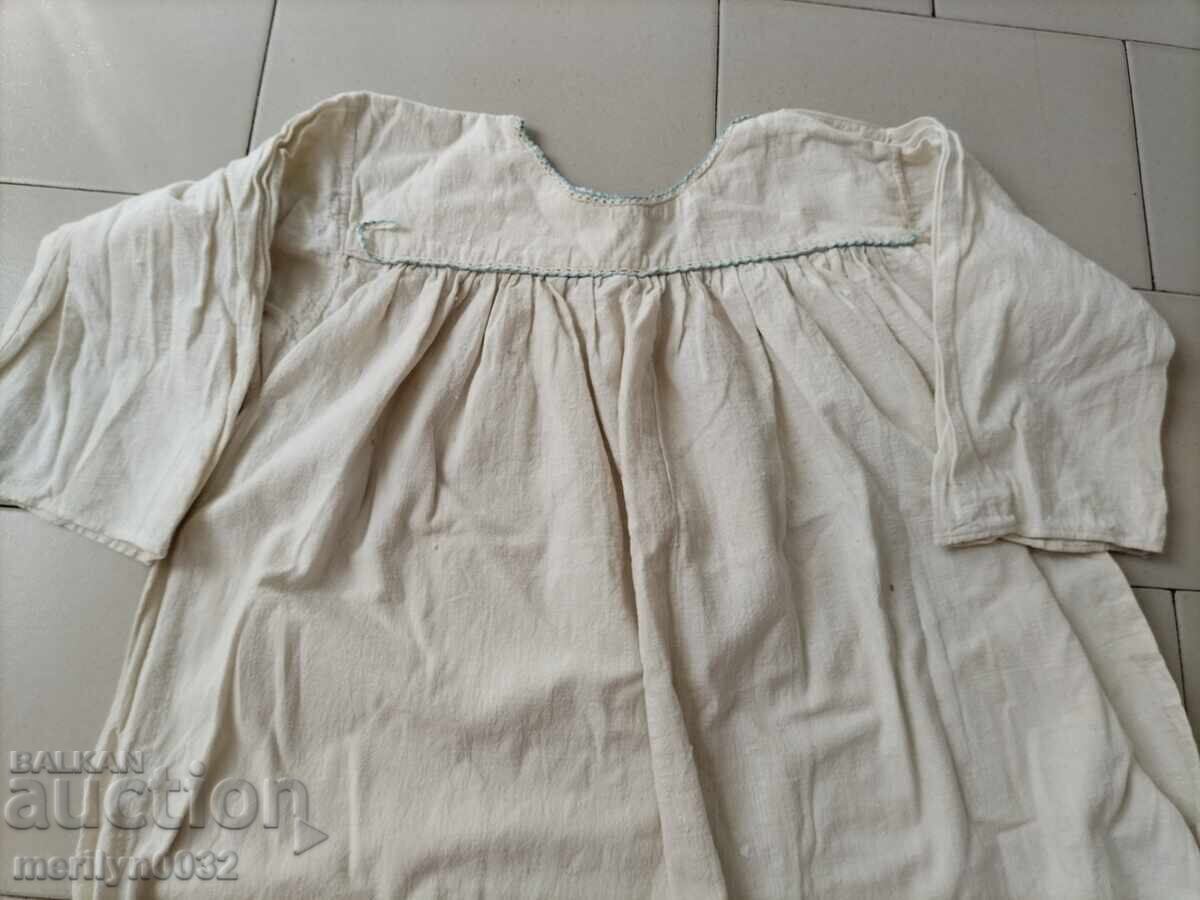 Δημοπρασία Παλιά γυναικεία πουκαμίσα με χειροποίητη κεντημένη φούστα παραδοσιακής φορεσιάς