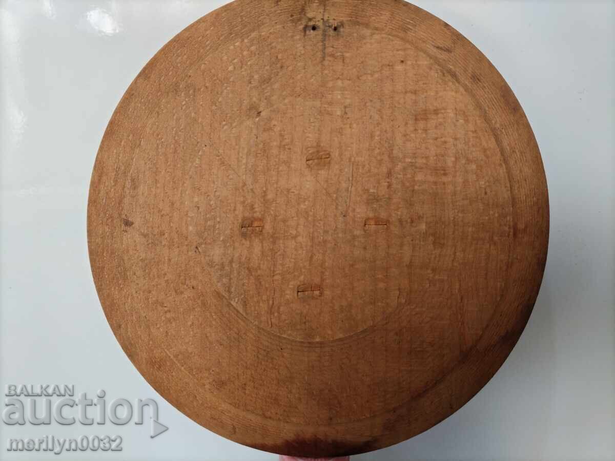 Auction  Painted wooden plate, small wooden picture