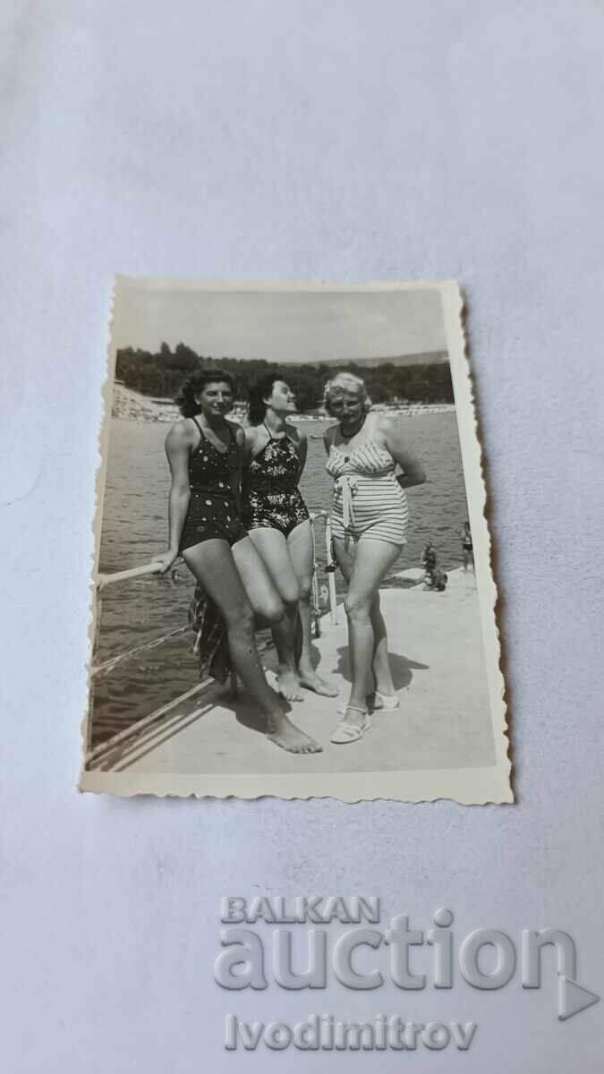 Photo Varna Three young women on the pier 1940
