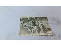 Φωτογραφία Βάρνα Δύο γυναίκες στην προβλήτα 1940