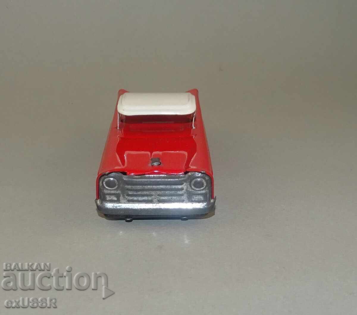 Delivery of Old Metal Car Coupe Model, Sheet Metal
