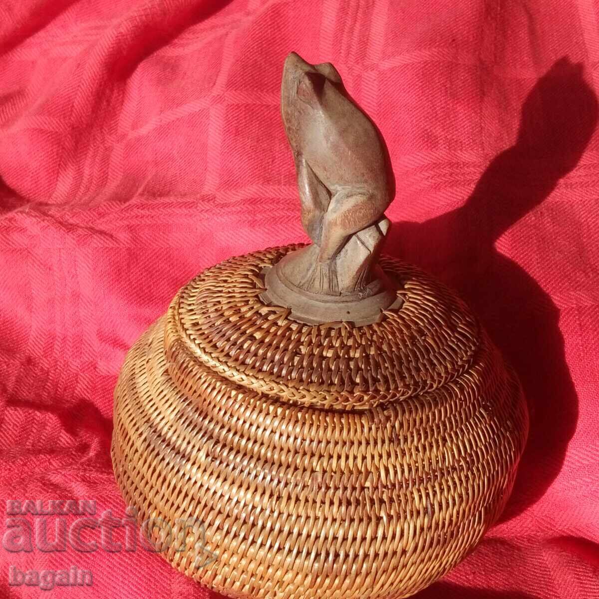 Auction  Ritual vessel, wood, rattan