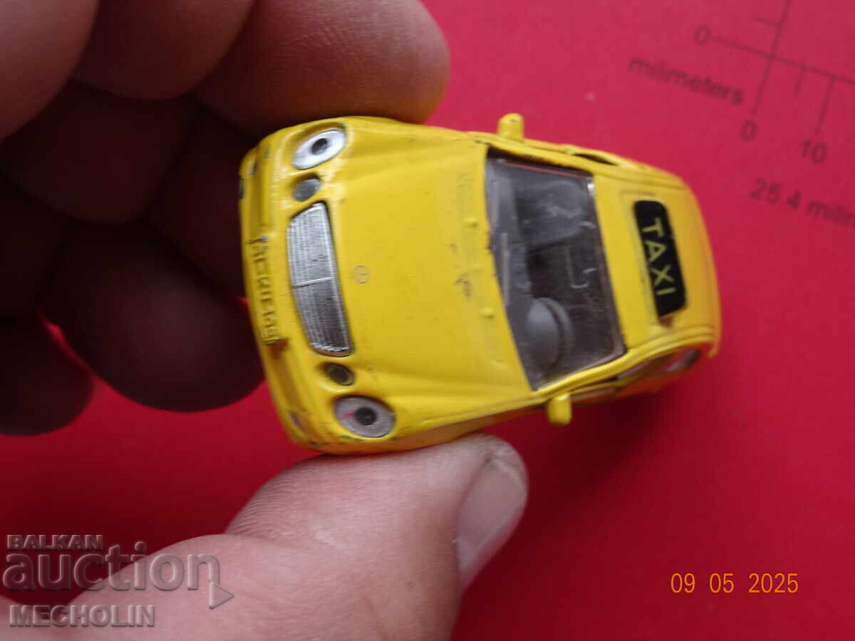 Delivery of Collector's Metal Taxi Car MERCEDES BENZ E500