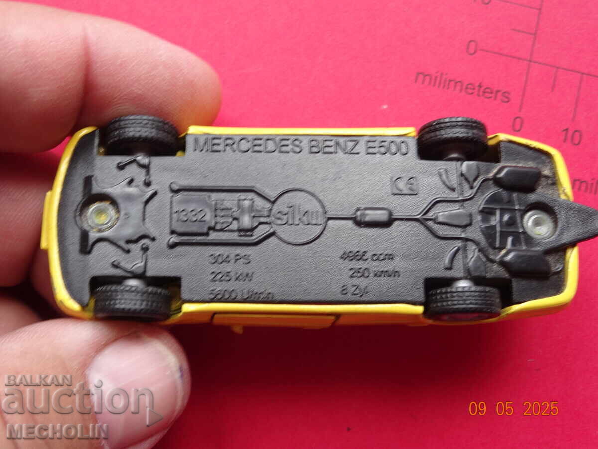 Collector's Metal Taxi Car MERCEDES BENZ E500 - 5