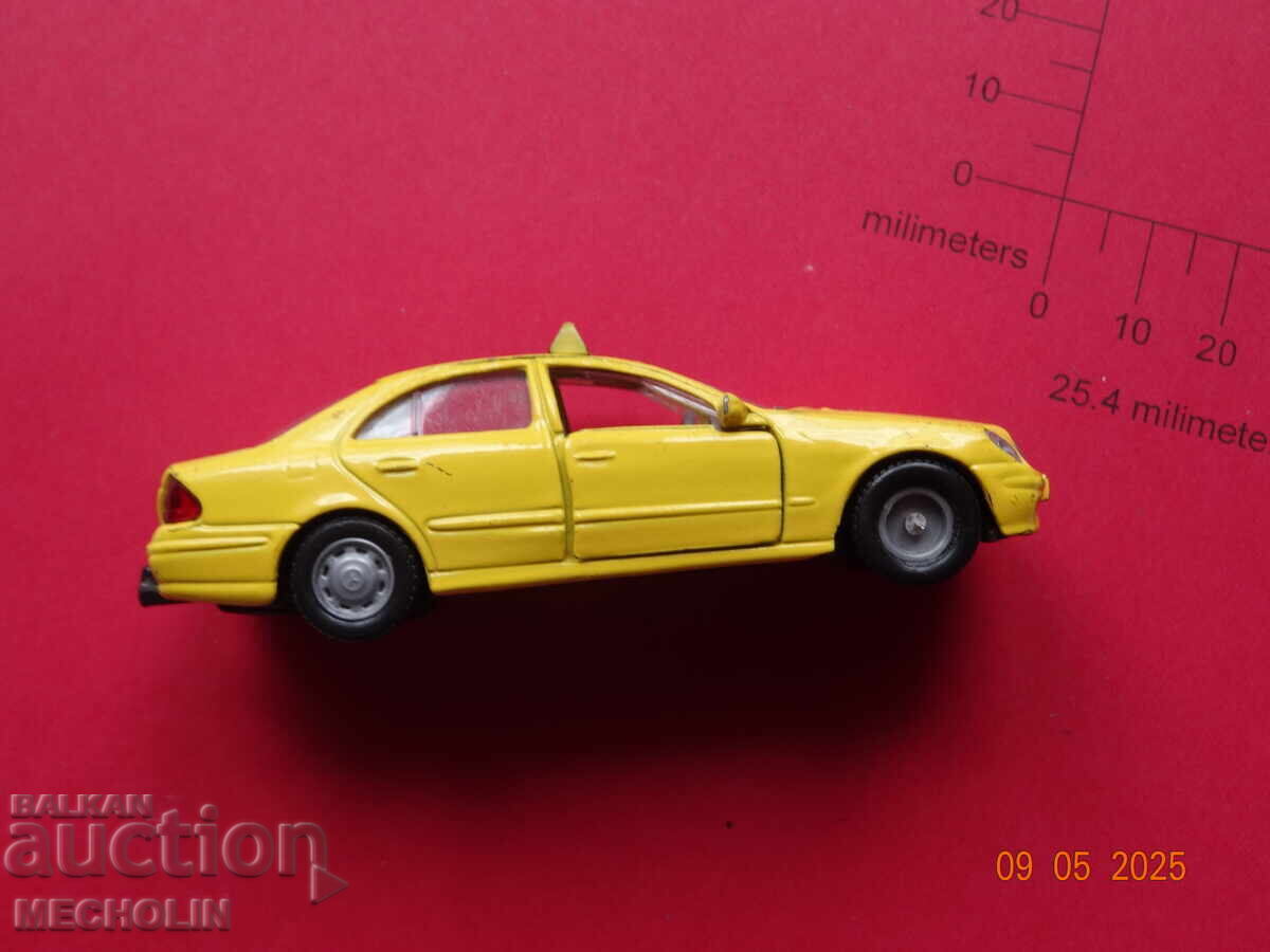 Collector's Metal Taxi Car MERCEDES BENZ E500 - 6