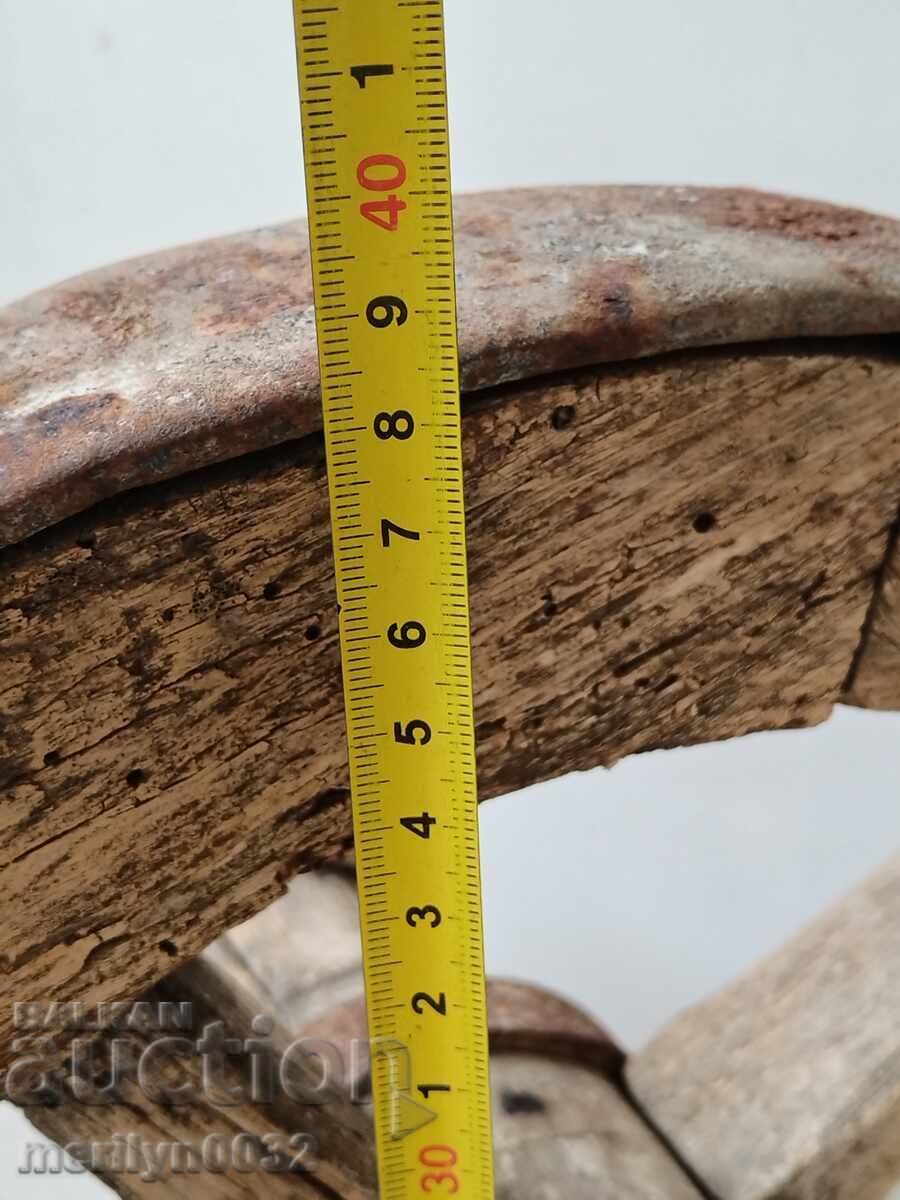 Δημοπρασία Τροχός από παλιό ξύλινο καρότσι, παλιός μηχανισμός ξύλινος