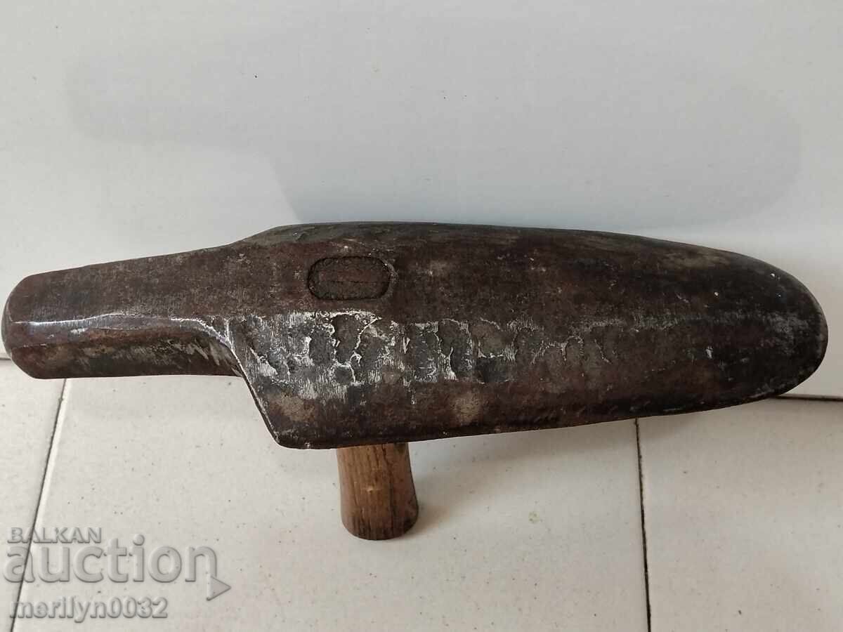 Παράδοση Παλιό σφυρί για τοποθέτηση πλακών, πλάκες με νούμερο και σφραγίδα