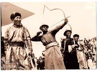 ГОЛЯМА СТАРА СНИМКА МОНГОЛИЯ НАЦ. СПОРТ СТРЕЛБА С ЛЪК Д992
