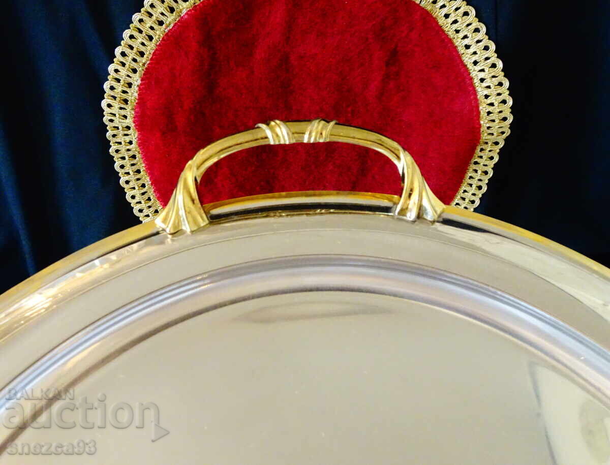 Δημοπρασία Δίσκος, πιατέλα Gold 24 K, 42 εκ., με χερούλια Δημοπρασία Δίσκος, πιατέλα Gold 24 K, 42 εκ., με χερούλια