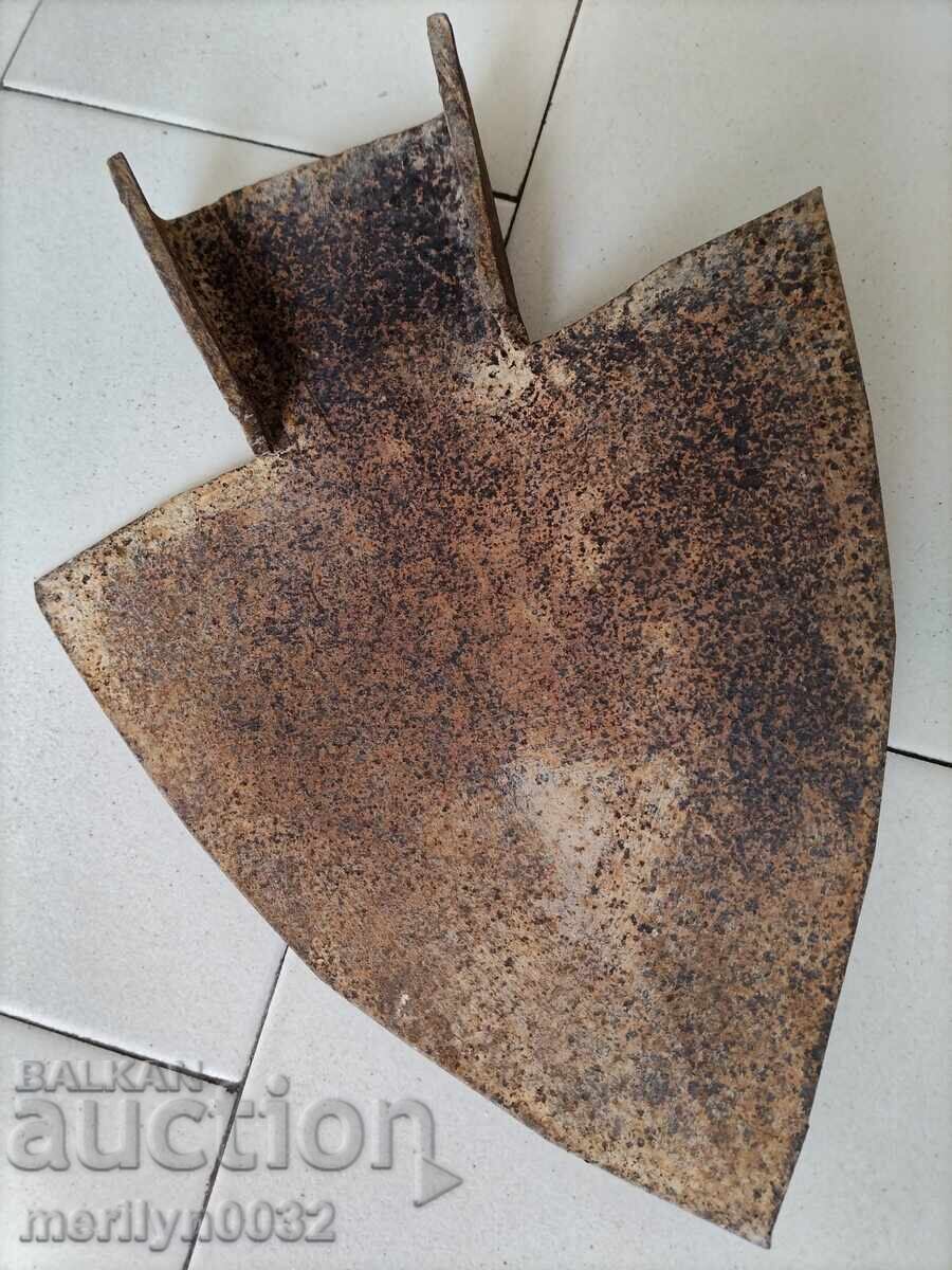 Σφυρήλατο άροτρο, σφυρήλατο σίδερο, πρωτόγονο με τιμή 51.00 BGN | € 26.08