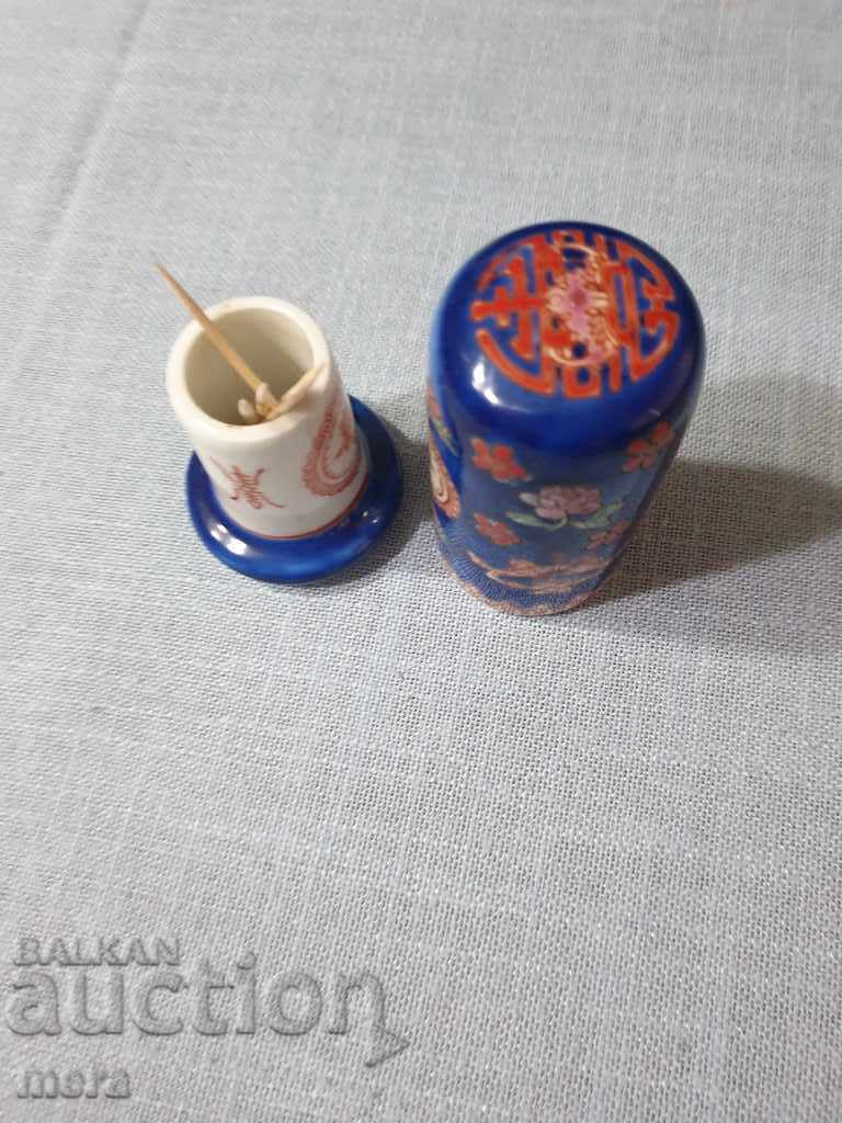 Licitație Farfurie japoneza din portelan pentru scobitori Licitație Farfurie japoneza din portelan pentru scobitori