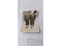 Снимка София Две млади момичета на разходка