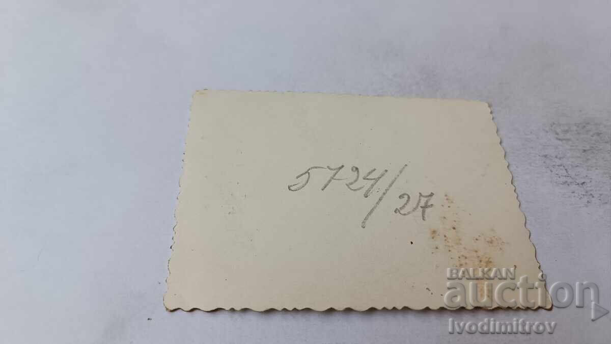 Φωτογραφία Σοφία Δύο άνδρες στη λεωφόρο Tsar Osvoboditel Blvd. με τιμή 2.35 BGN | € 1.20