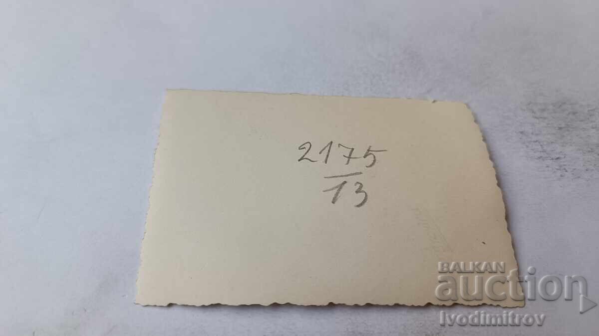 Φωτογραφία Σόφιας Αξιωματικός και άνδρας στην πλατεία Αγία Κυριακή με τιμή 2.35 BGN | € 1.20