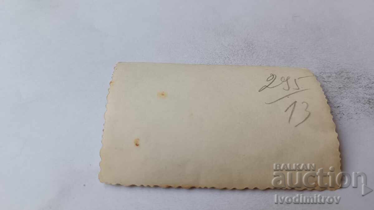 Φωτογραφία Σόφιας, Σιδηροδρομικός Σταθμός και δύο γυναίκες στην πλατεία με τιμή 1.85 BGN | € 0.95 Φωτογραφία Σόφιας, Σιδηροδρομικός Σταθμός και δύο γυναίκες στην πλατεία με τιμή 1.85 BGN | € 0.95