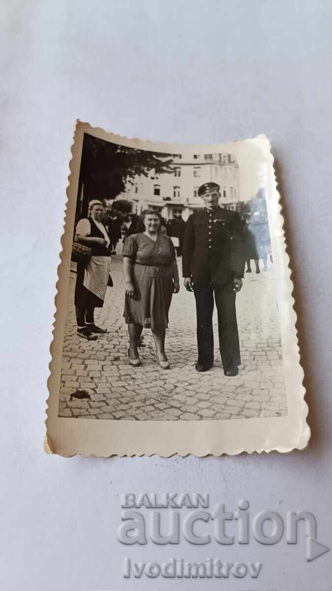 Φωτογραφία Σόφιας, Σιδηροδρομικός Σταθμός και δύο γυναίκες στην πλατεία Φωτογραφία Σόφιας, Σιδηροδρομικός Σταθμός και δύο γυναίκες στην πλατεία