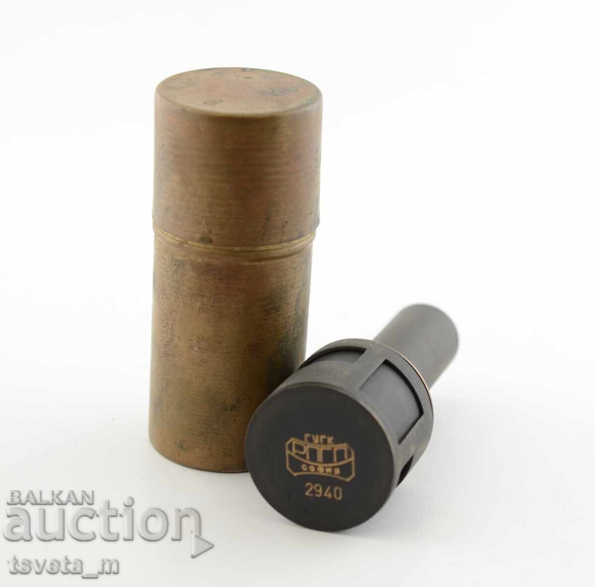 Five-sided prism for measuring areas Five-sided prism for measuring areas