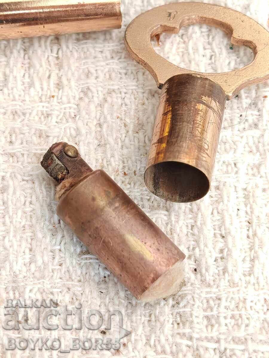 Licitație Super Rară Brichetă Veche de Colecție pe Benzină Licitație Super Rară Brichetă Veche de Colecție pe Benzină