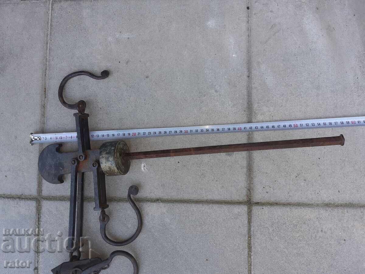 Old scale with bronze weight and tray, balance, beam scale with price 22.00 BGN | € 11.25 Old scale with bronze weight and tray, balance, beam scale with price 22.00 BGN | € 11.25