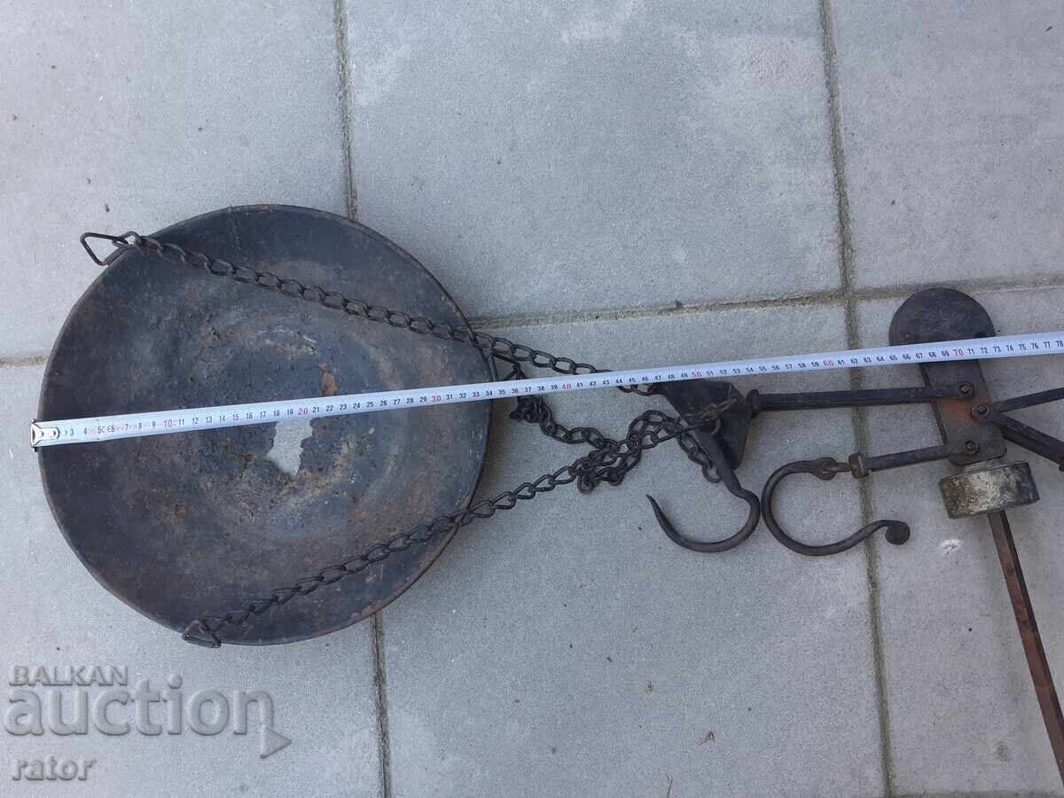 Delivery of Old scale with bronze weight and tray, balance, beam scale Delivery of Old scale with bronze weight and tray, balance, beam scale
