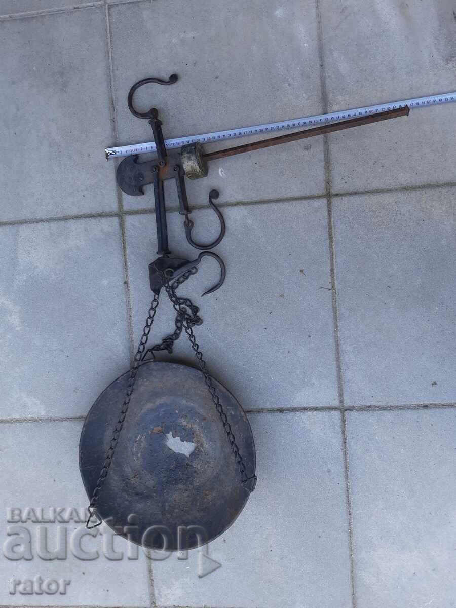 Old scale with bronze weight and tray, balance, beam scale Old scale with bronze weight and tray, balance, beam scale