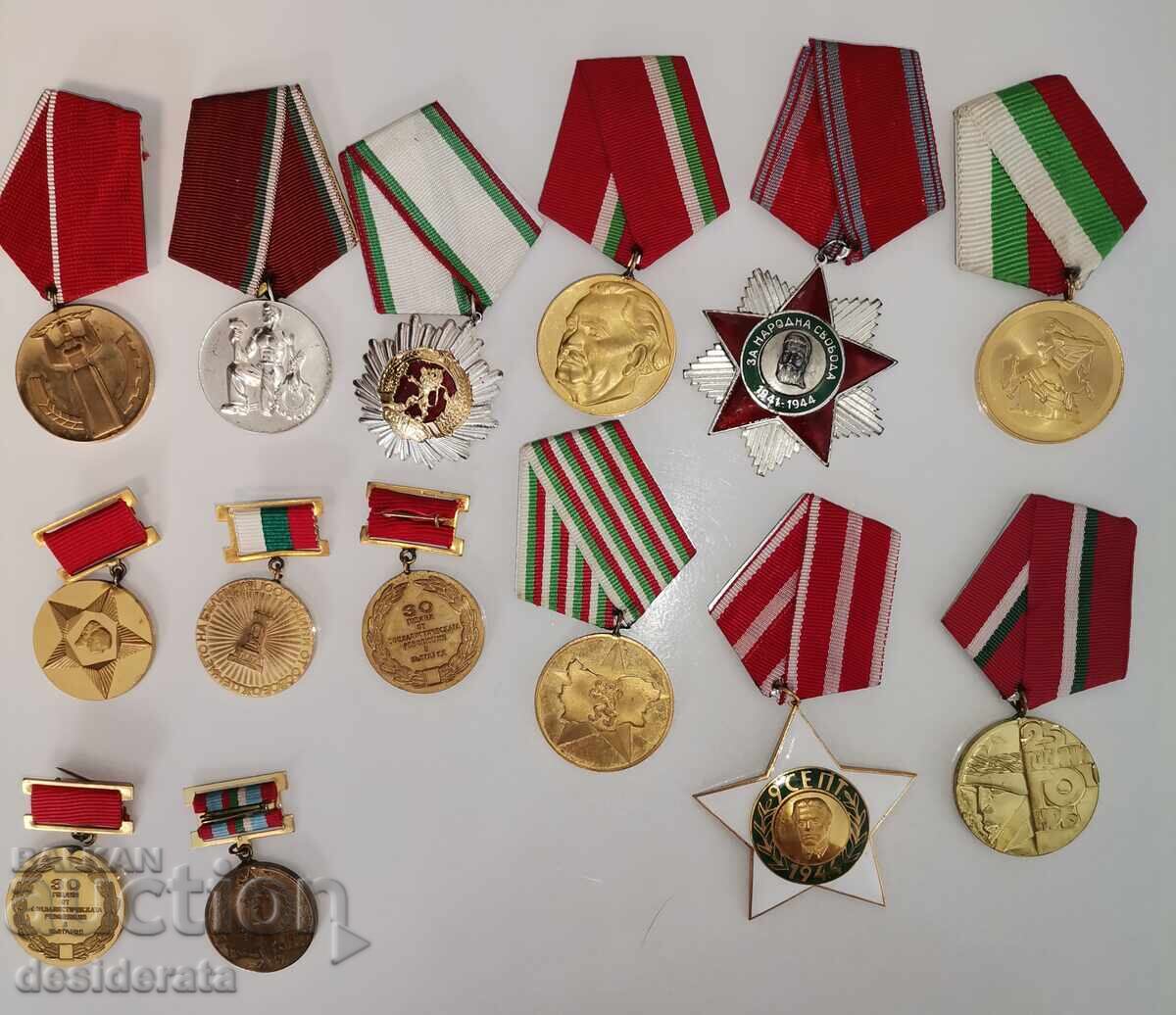 Τάγματα, μετάλλια, πιστοποιητικά, κάρτες μέλους