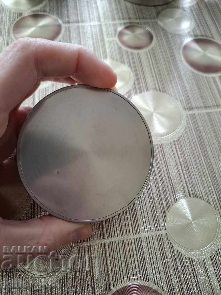 Παράδοση Μεταλλικός Κόμπας