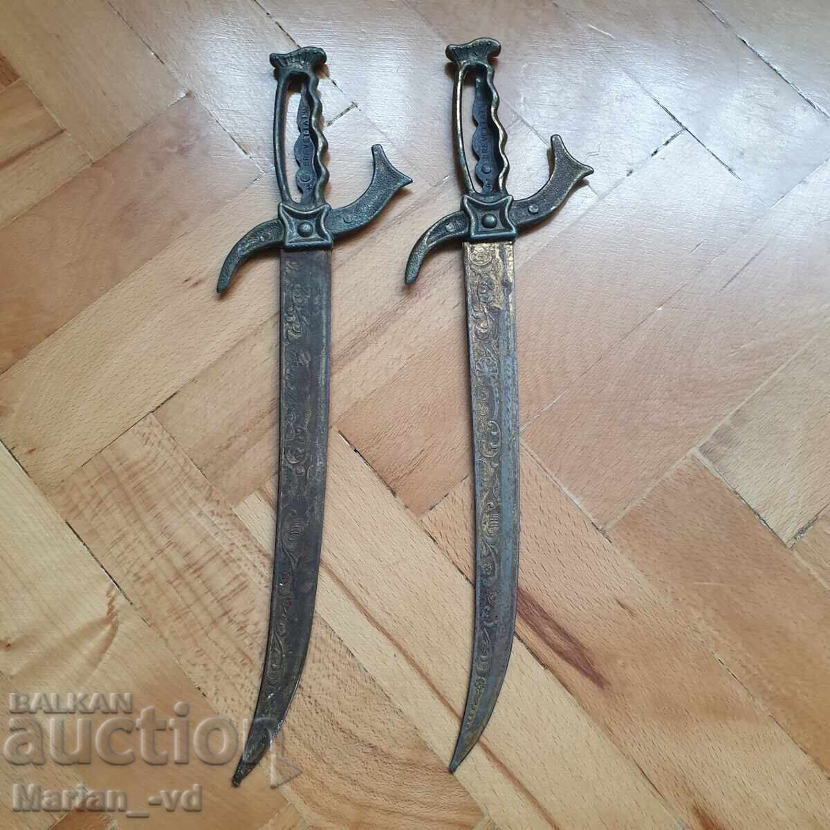 Παράδοση Δύο παλιά μαχαίρια