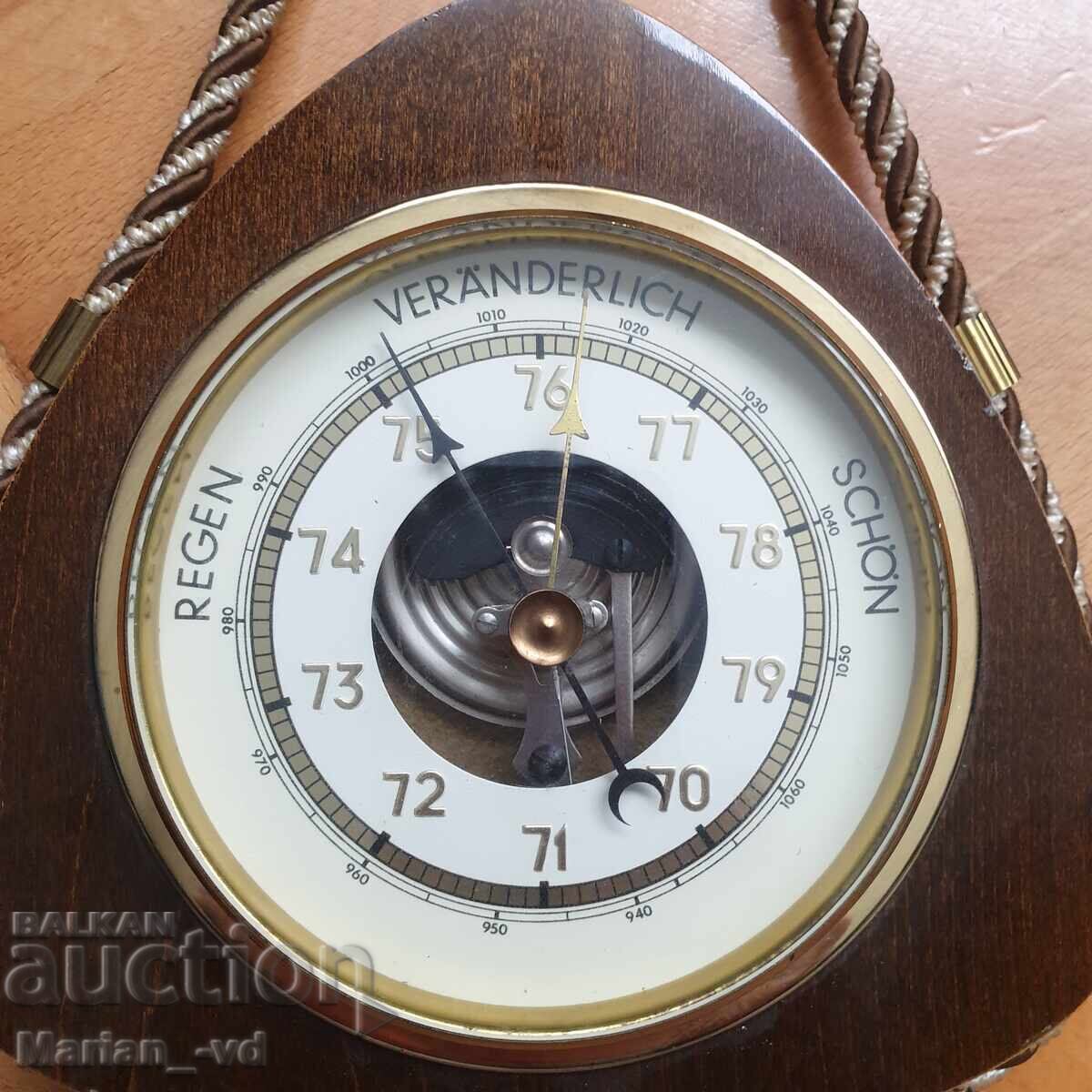 Стар барометър с цена 50.00 лв. | € 25.56