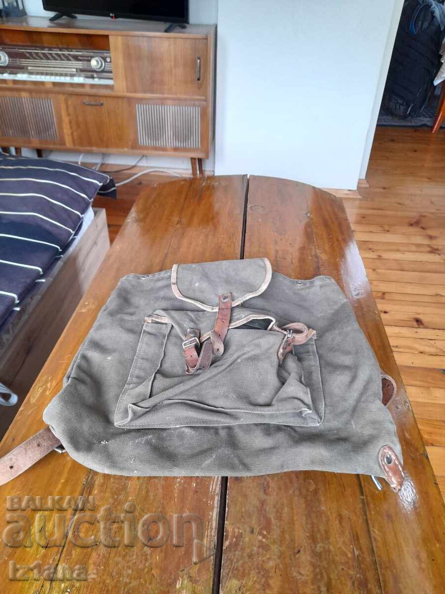 Стара брезентова раница Стара брезентова раница
