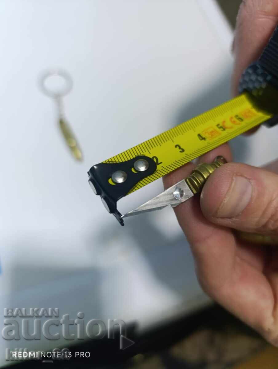 Auction  Small legs in the shape of a cartridge