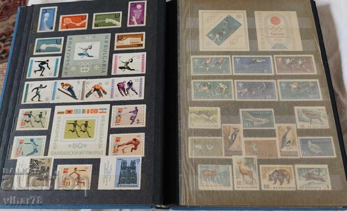 Binder with 538 postage stamps Binder with 538 postage stamps