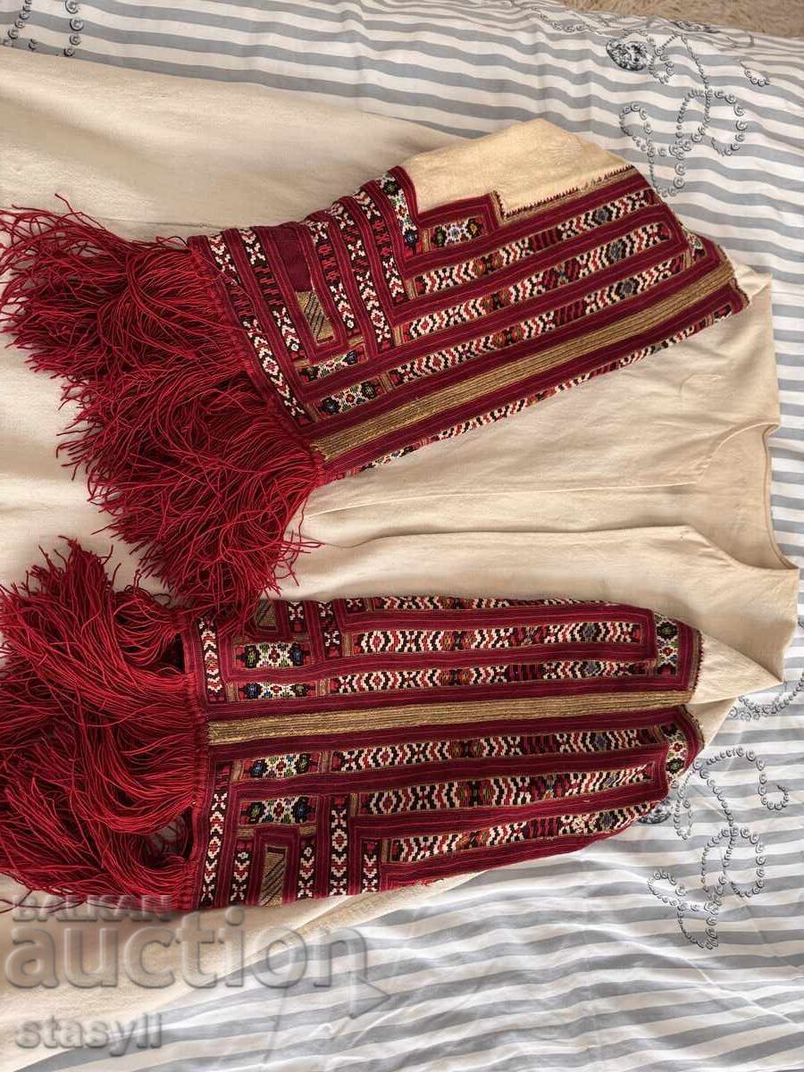Livrarea Costumul galicesc