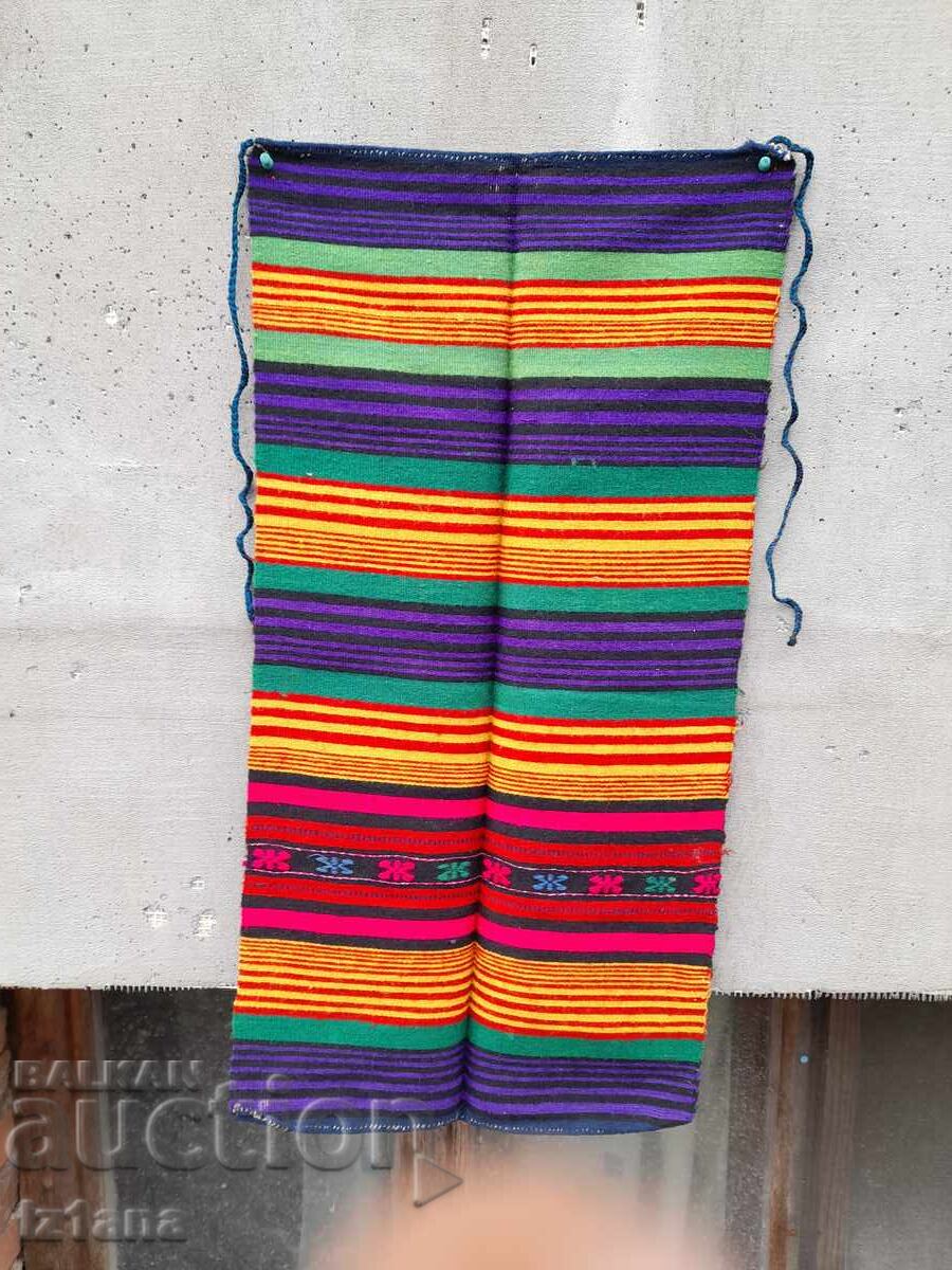 șorț antic cu preț 85.00 BGN | € 43.46 șorț antic cu preț 85.00 BGN | € 43.46