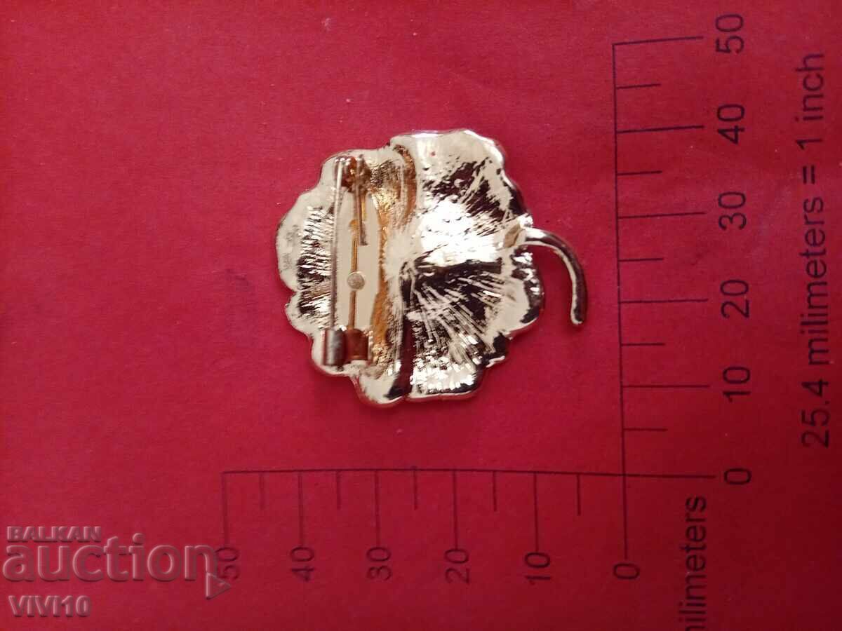 Старинна брошка емаил с цена 30.00 лв. | € 15.34