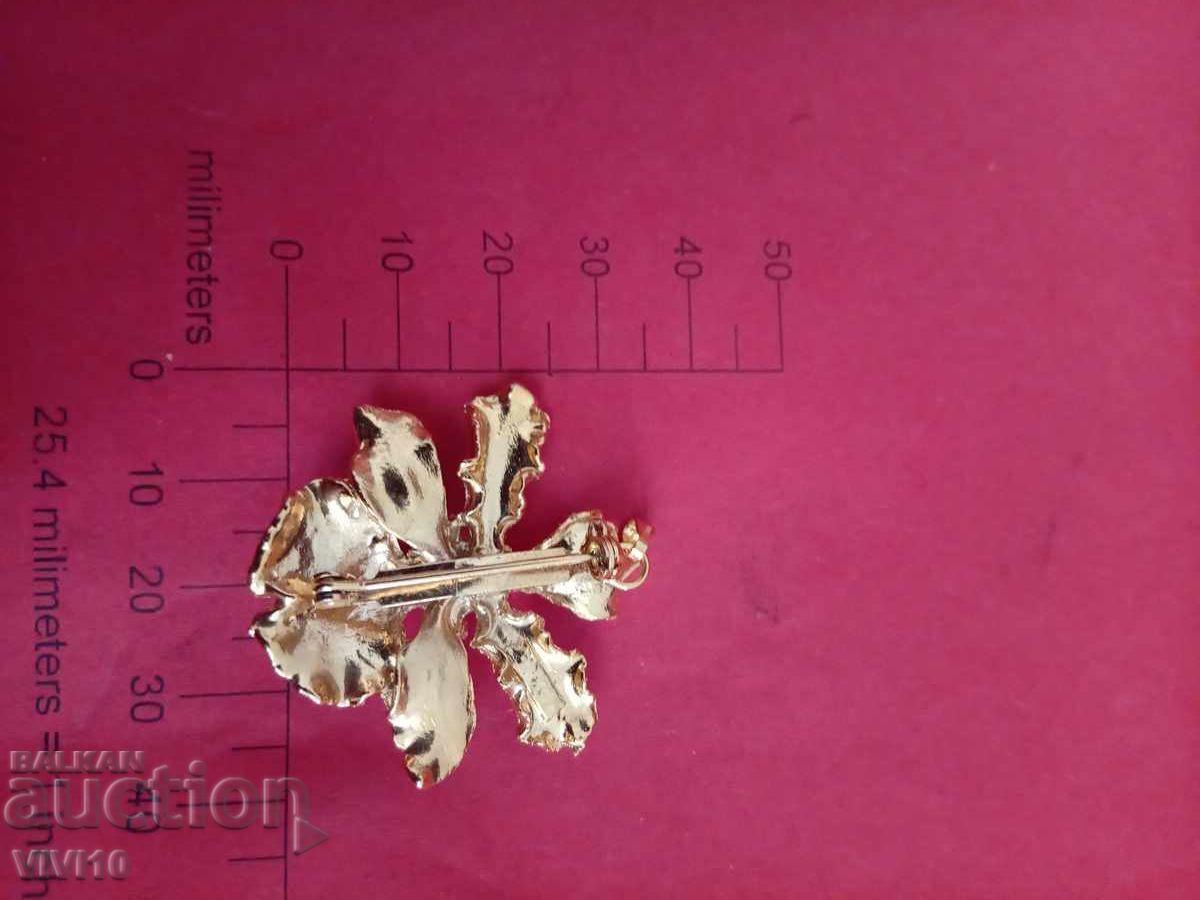 Αντίκα καρφίτσα σμάλτου με τιμή 40.00 BGN | € 20.45