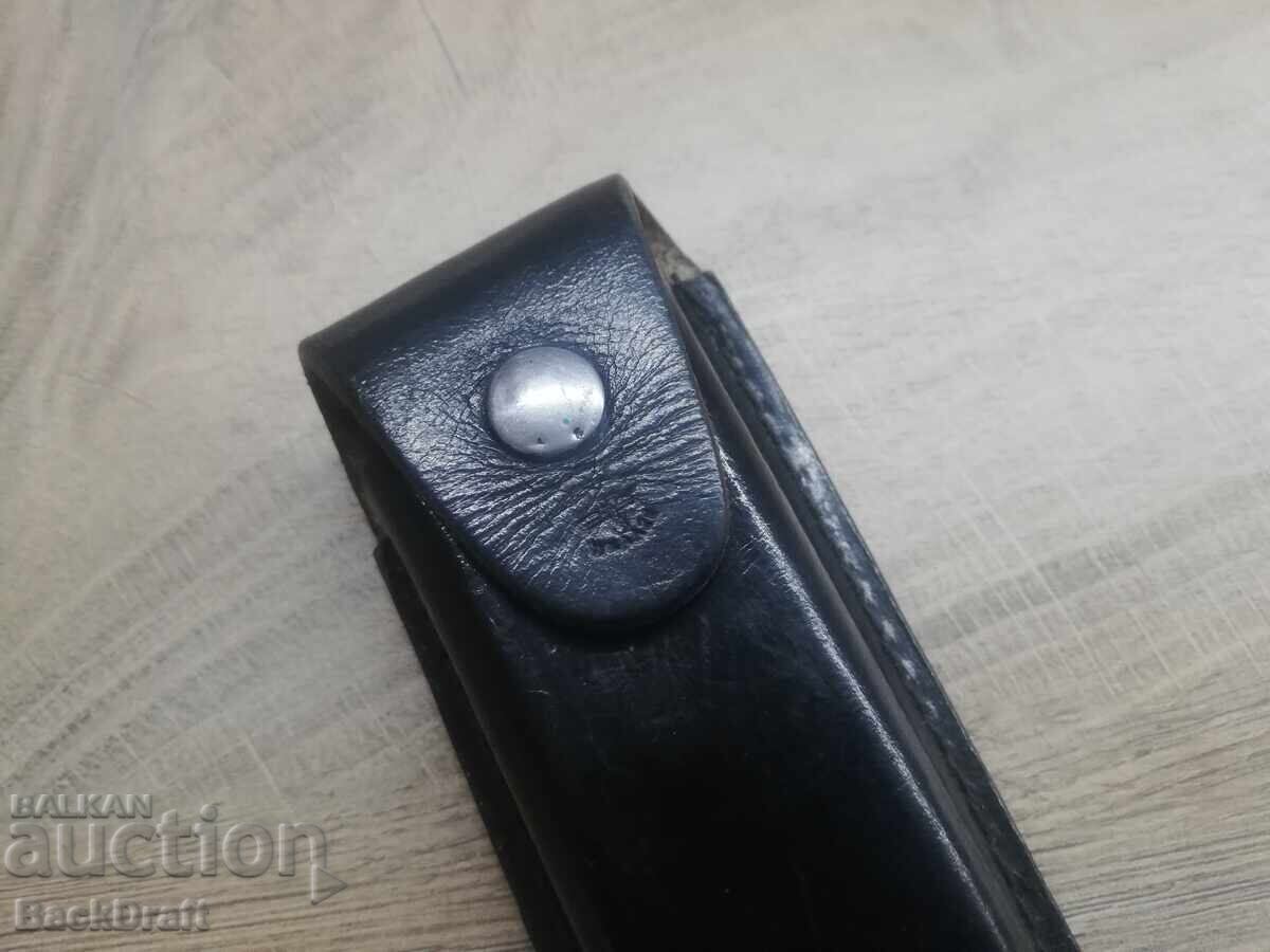 Delivery of WWII German Wehrmacht Leather Magazine Pouch for Walther Pistol Delivery of WWII German Wehrmacht Leather Magazine Pouch for Walther Pistol