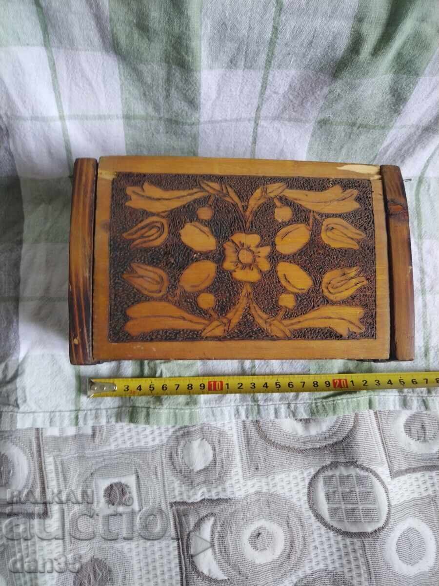 ΠΑΛΙΟ ΞΥΛΙΝΟ ΚΟΥΤΙ με τιμή 0.01 BGN | € 0.01