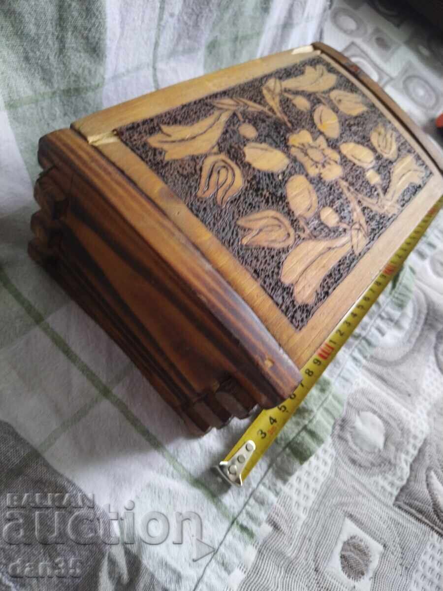 ΠΑΛΙΟ ΞΥΛΙΝΟ ΚΟΥΤΙ - 5