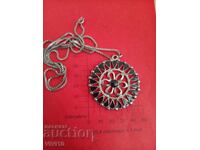 Αρχαίο κολιέ με σμάλτο