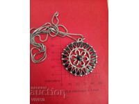 Αρχαίο κολιέ με σμάλτο