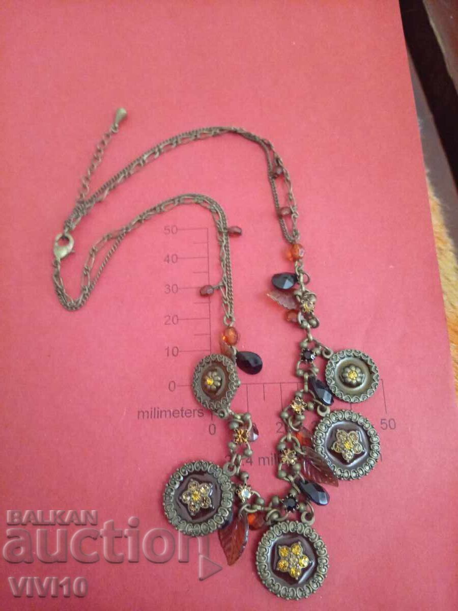 Αρχαίο κολιέ με σμάλτο Αρχαίο κολιέ με σμάλτο