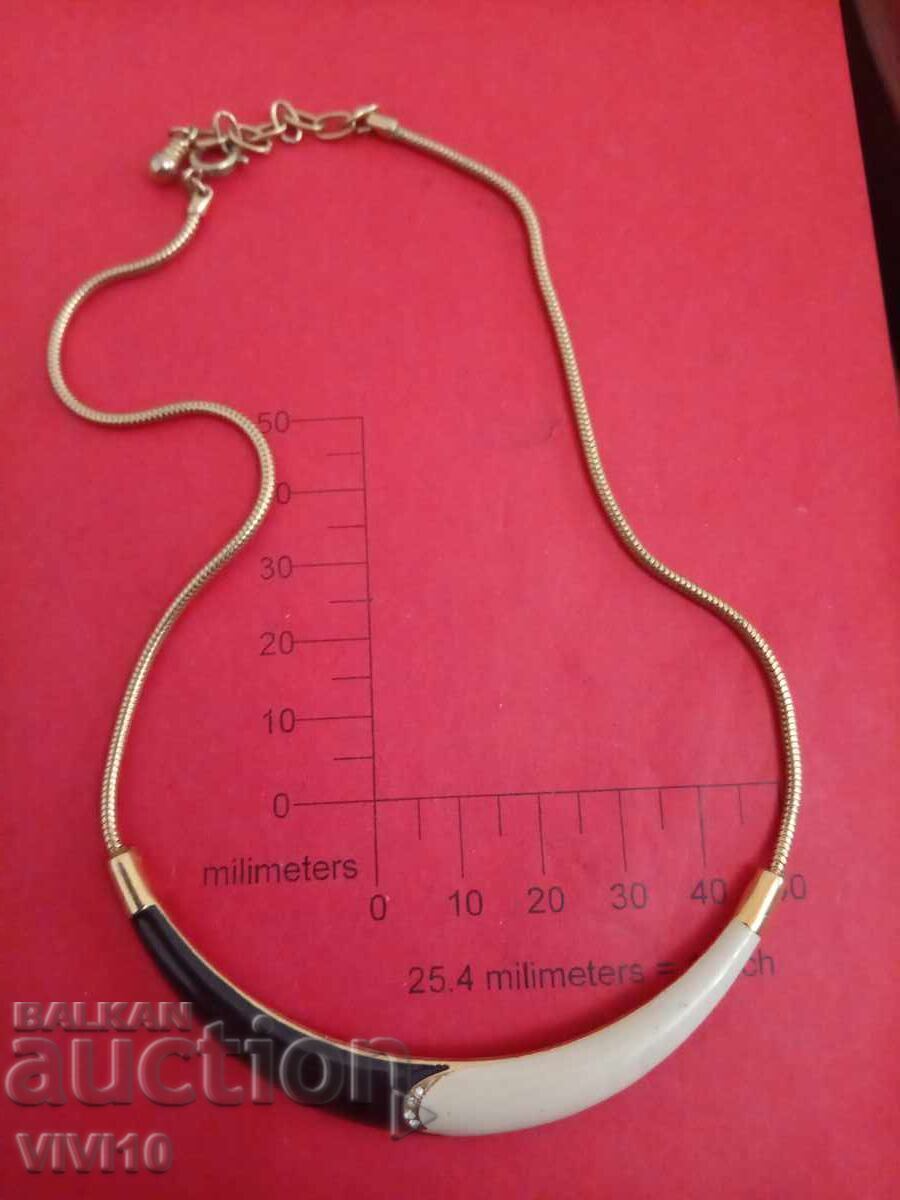 Старинно колие с емаил Старинно колие с емаил