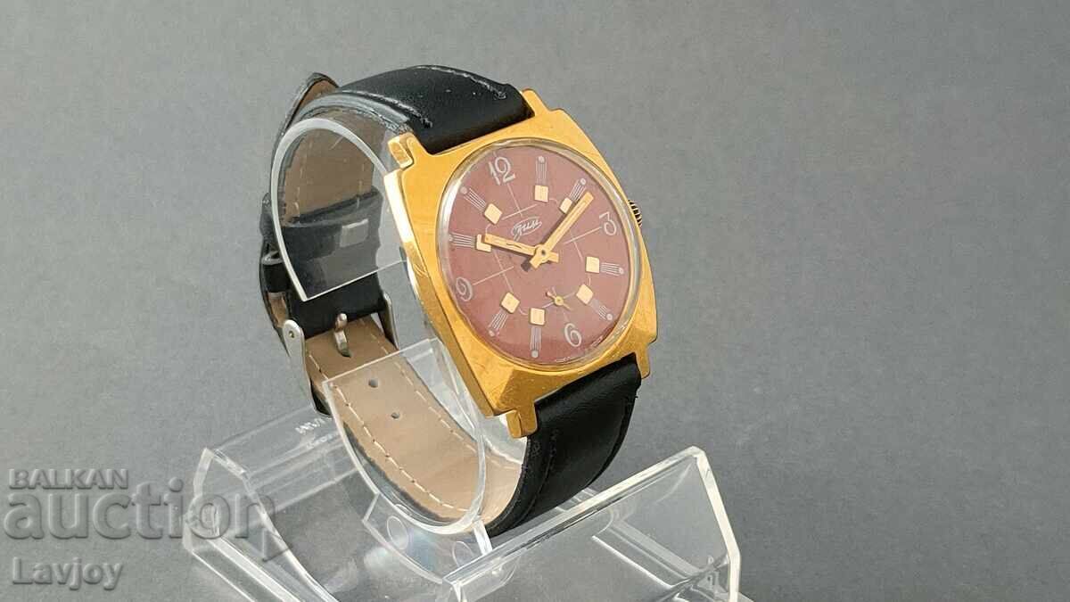 Auction Winter *Victory* Gold-plated Retro Wristwatch Auction Winter *Victory* Gold-plated Retro Wristwatch