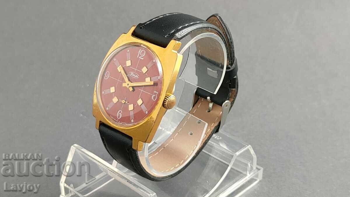 Delivery of Winter *Victory* Gold-plated Retro Wristwatch Delivery of Winter *Victory* Gold-plated Retro Wristwatch