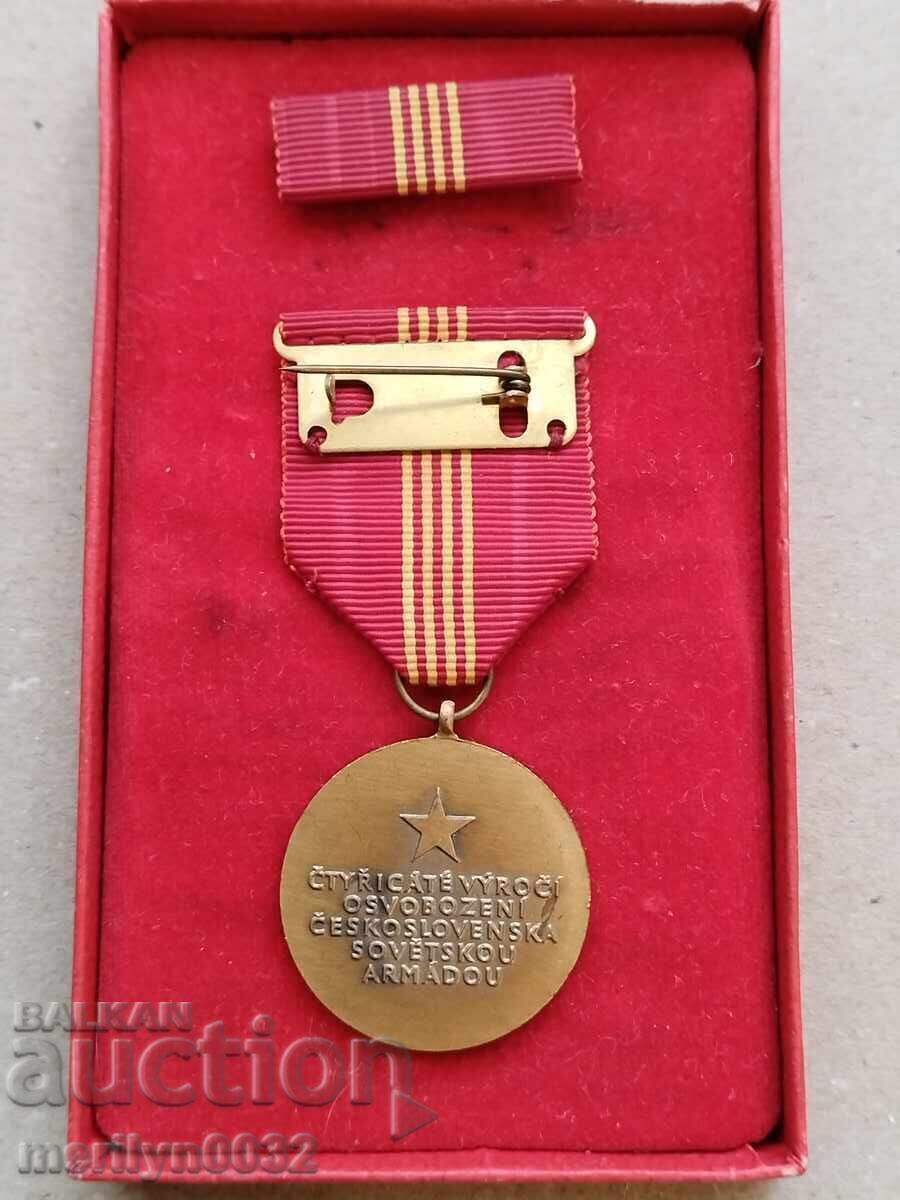 Livrarea Semn jubiliar 40 de ani de putere populară, medalie cehă cu cutie Livrarea Semn jubiliar 40 de ani de putere populară, medalie cehă cu cutie